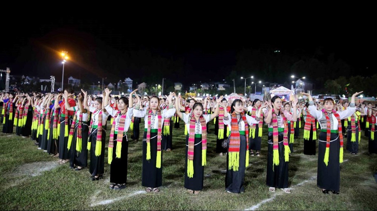 Sự kiện cũng góp phần bảo tồn, phát huy bản sắc văn hóa truyền thống tốt đẹp các dân tộc gắn với phát triển du lịch trên địa bàn Lai Châu. (Ảnh: Ngọc Diệp)
