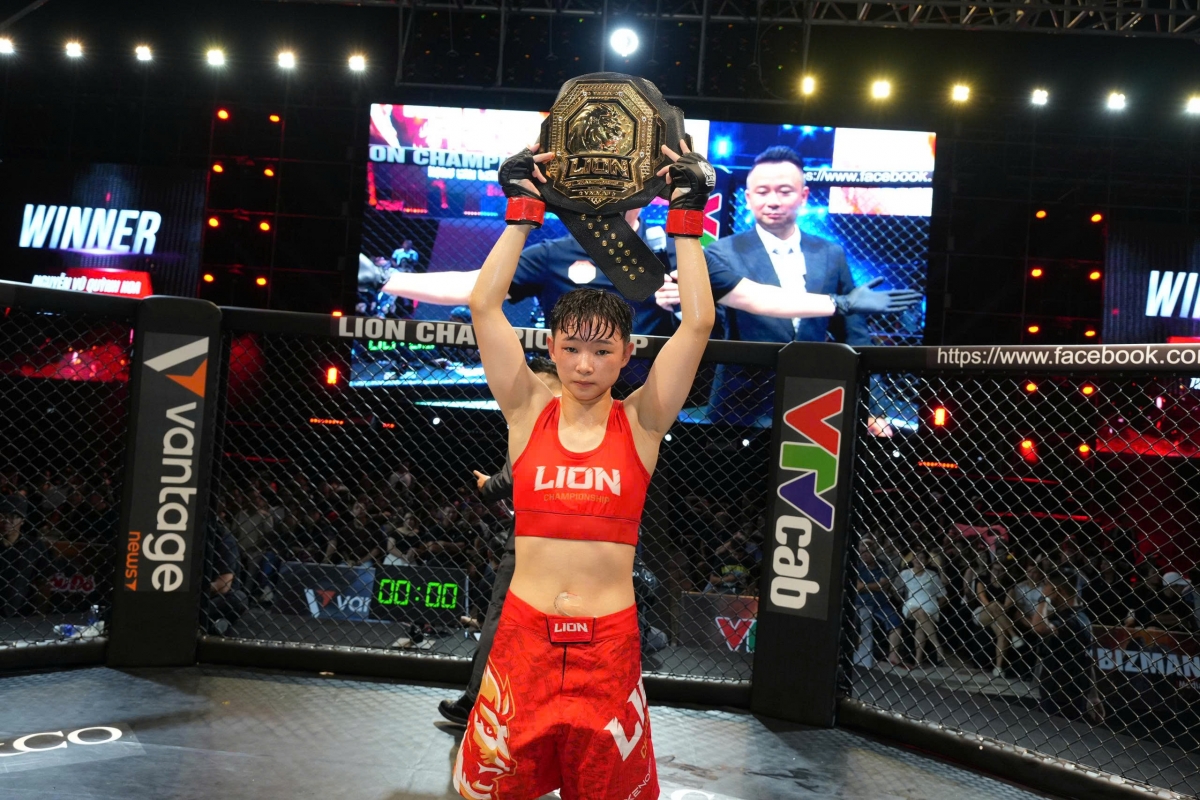 Tuy nhiên, Quỳnh Hoa thể hiện bản lĩnh với những tình huống thủ tốt và phản đòn ấn tượng. Chung cuộc, Nguyễn Vũ Quỳnh Hoa thắng bằng tính điểm sau 5 hiệp đấu và giành đai vô địch. 