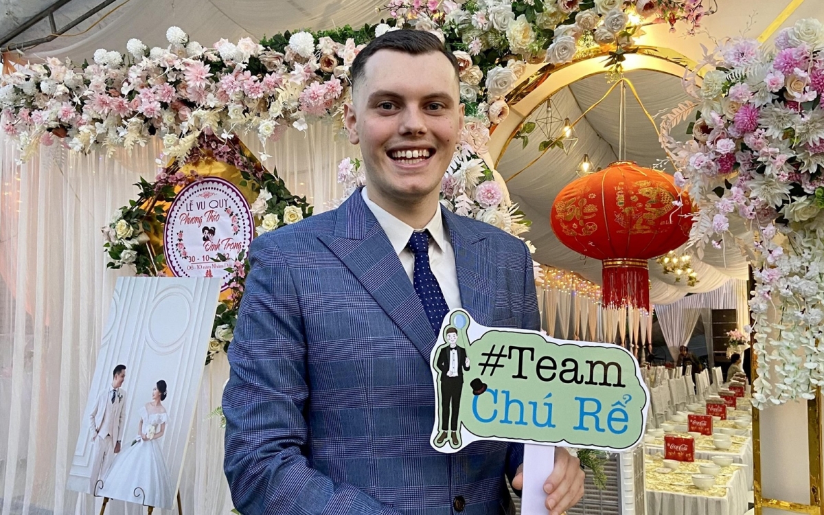 Edward Blackwell dự đám cưới bạn bè người Việt tại Việt Nam (ảnh do nhân vật cung cấp).