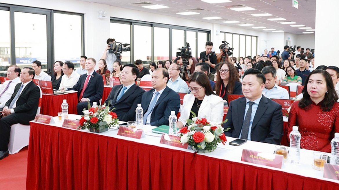 Rất đông các đại biểu, cơ quan báo chí, truyền thông đã đến tham dự buổi họp báo. (Ảnh: QĐND)