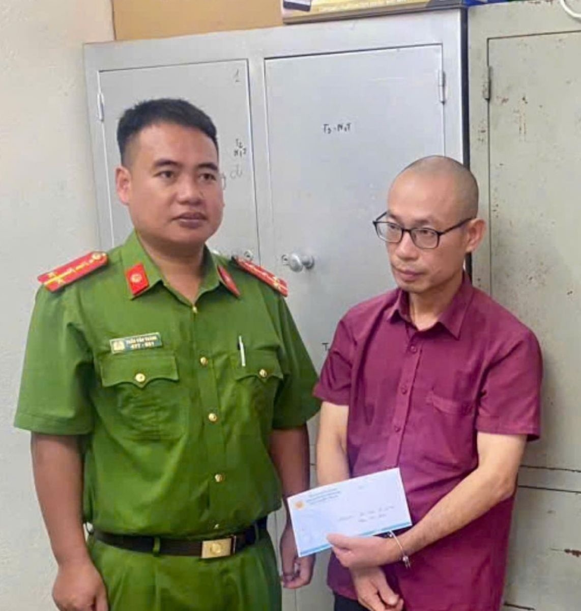 Đối tượng Hoàng Nhật Phương cùng tang vật tại cơ quan điều tra