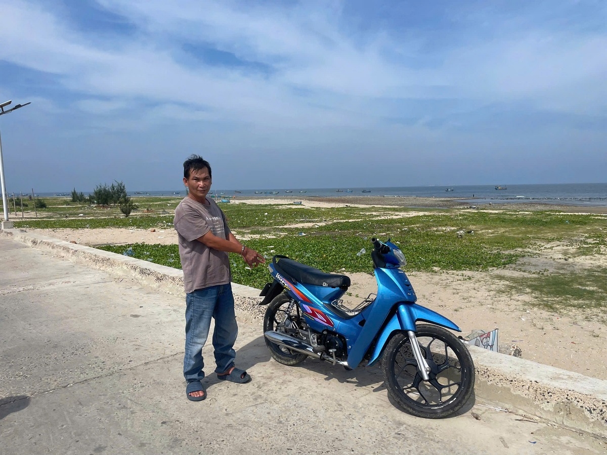 Lần lượt xe bị trộm được công an thu hồi trả lại cho người bị mất