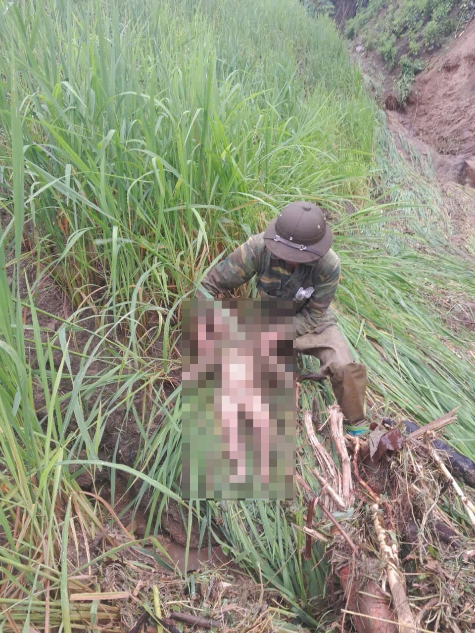 Nỗ lực tìm kiếm người bị nạn.