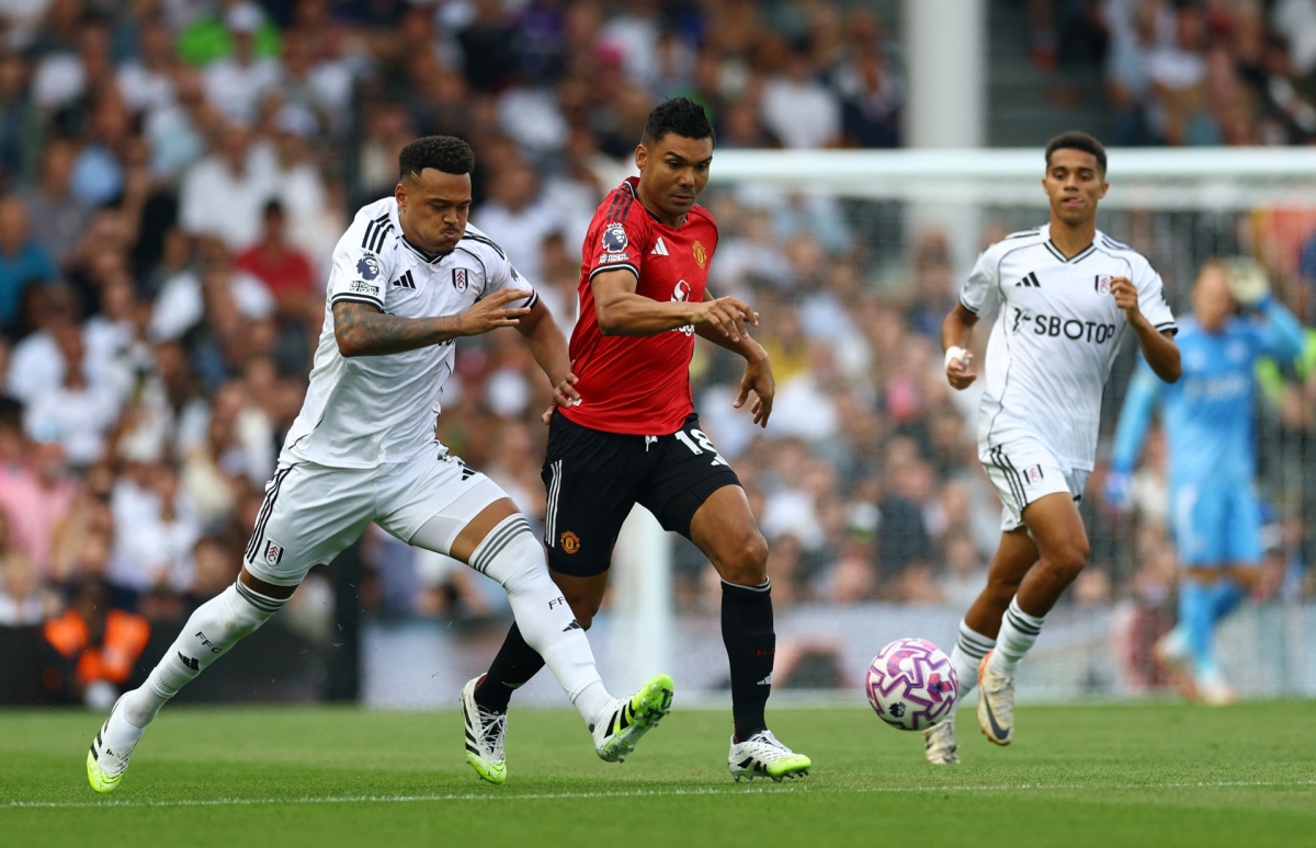 MU đang chiếm thế áp đảo trước Fulham dù là khách (Ảnh: Reuters)