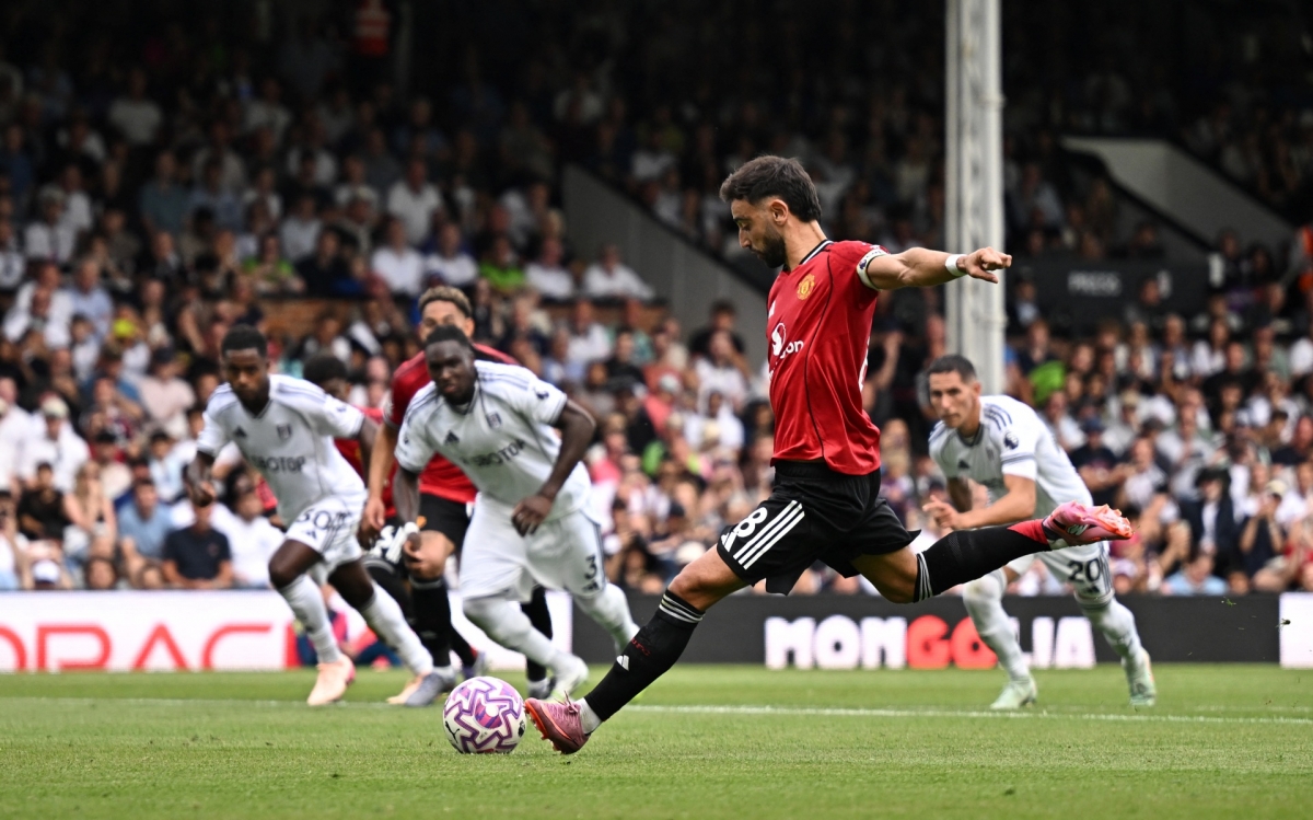 Tội đồ Bruno đá hỏng phạt đền (Ảnh: Reuters)