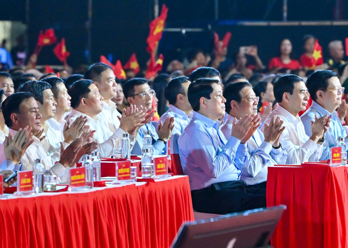 Chủ tịch nước Lương Cường cùng các đại biểu dự cầu truyền hình chính luận - nghệ thuật “Thời cơ vàng”