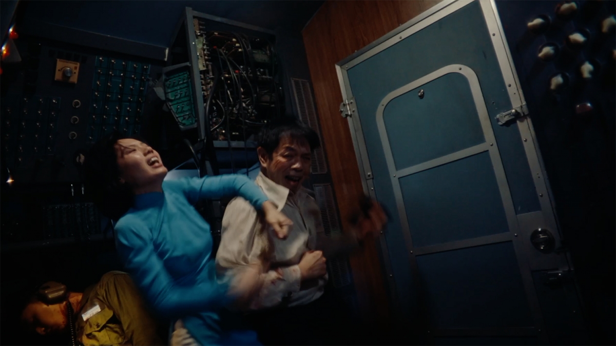 Khoảnh khắc Thái Hòa vô tình làm bạn diễn bị đau