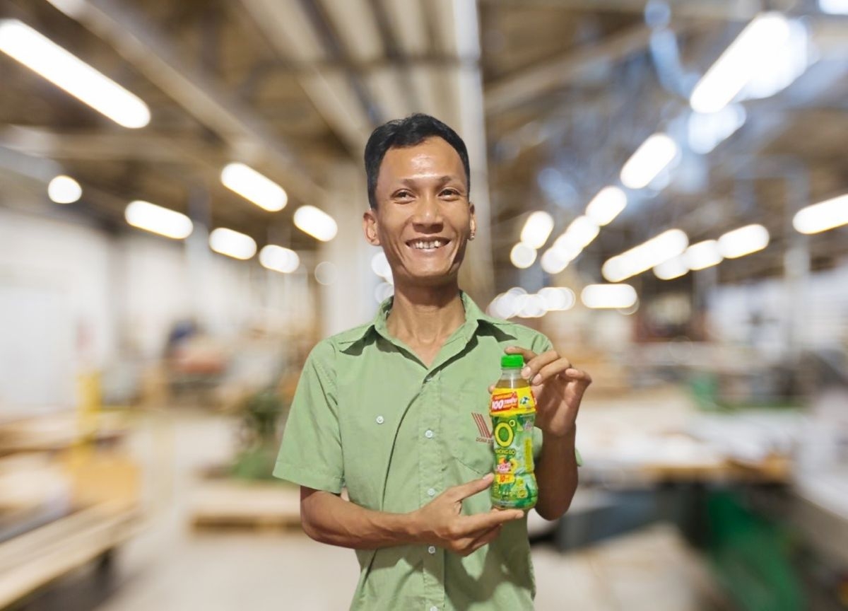 Trước đó, anh Nguyễn Xuân Trung (xã Xuân Lộc, Đồng Nai) cũng may mắn trúng 100 triệu đồng nhờ uống Trà Xanh Không Độ