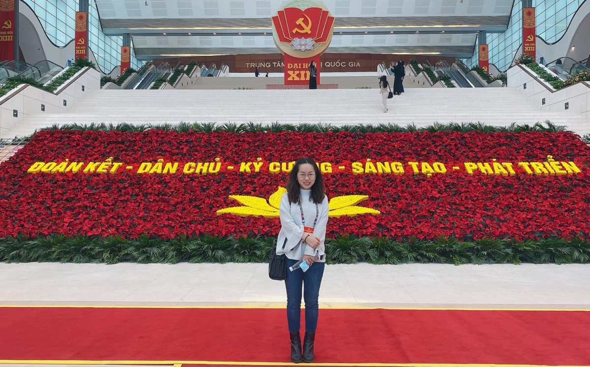 Phí Thanh Đóa khi đi tác nghiệp phóng viên tại Đại hội XIII của Đảng Cộng sản Việt Nam ở Hà Nội (ảnh do nhân vật cung cấp).