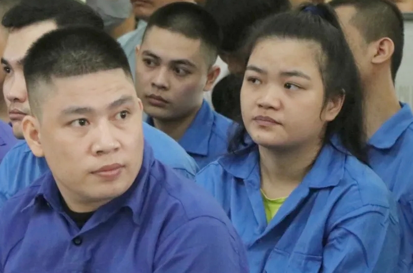 Vũ Hoàng Minh Tuấn cùng các bị tại tòa án. Ảnh: Kim Long.