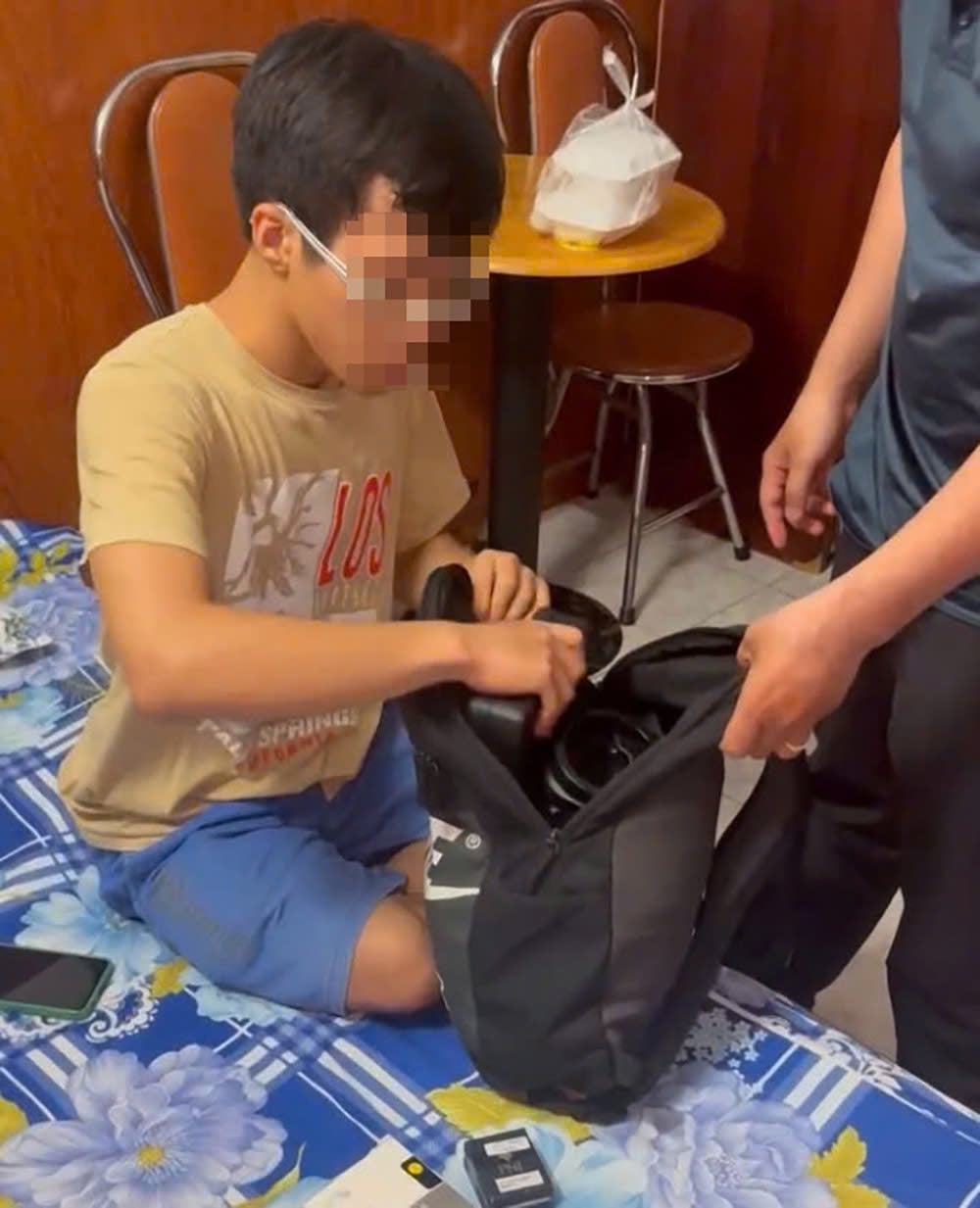 Nam sinh M tại thời điểm được Công an giải cứu. (Ảnh: CA TP.HCM)