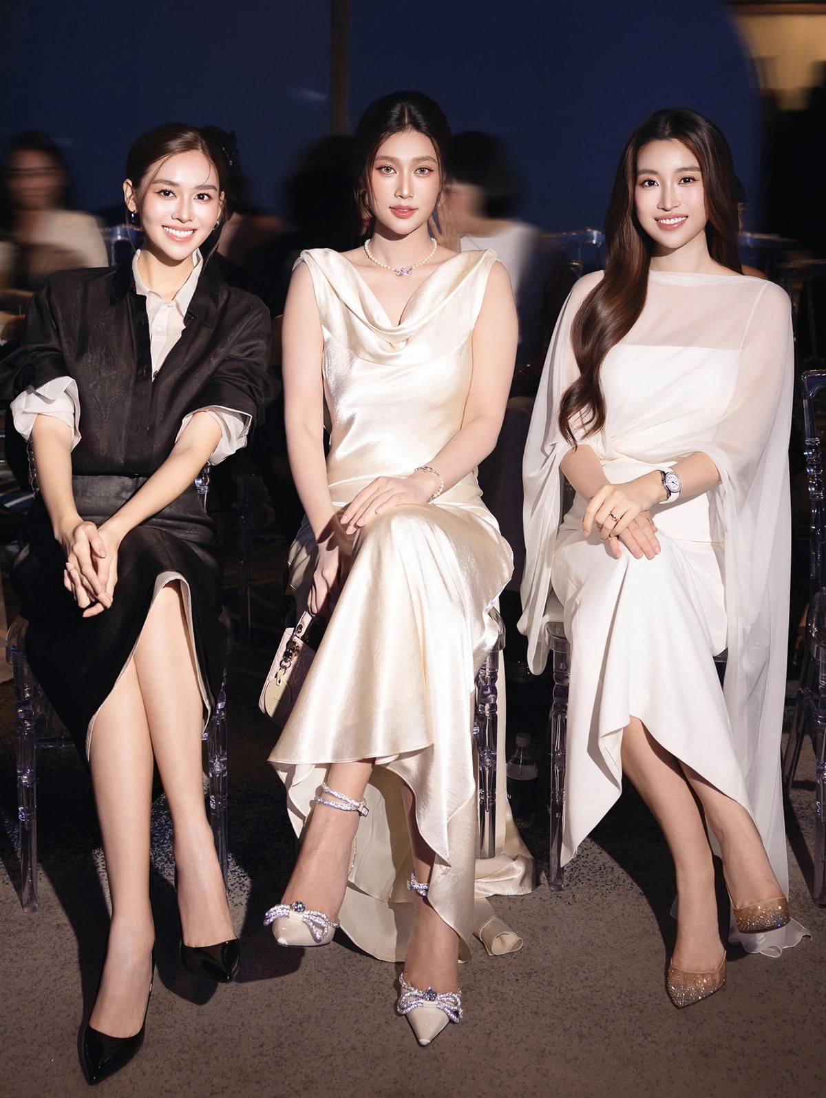 Đỗ Mỹ Linh hội ngộ á hậu Tường San (trái) và hoa hậu Đoàn Thiên Ân. Khi được khen diện mạo tươi tắn, làn da đẹp, Đỗ Mỹ Linh cho biết nhiều năm nay cô giữ thói quen dù bận đến đâu cũng chăm sóc da kỹ lưỡng.