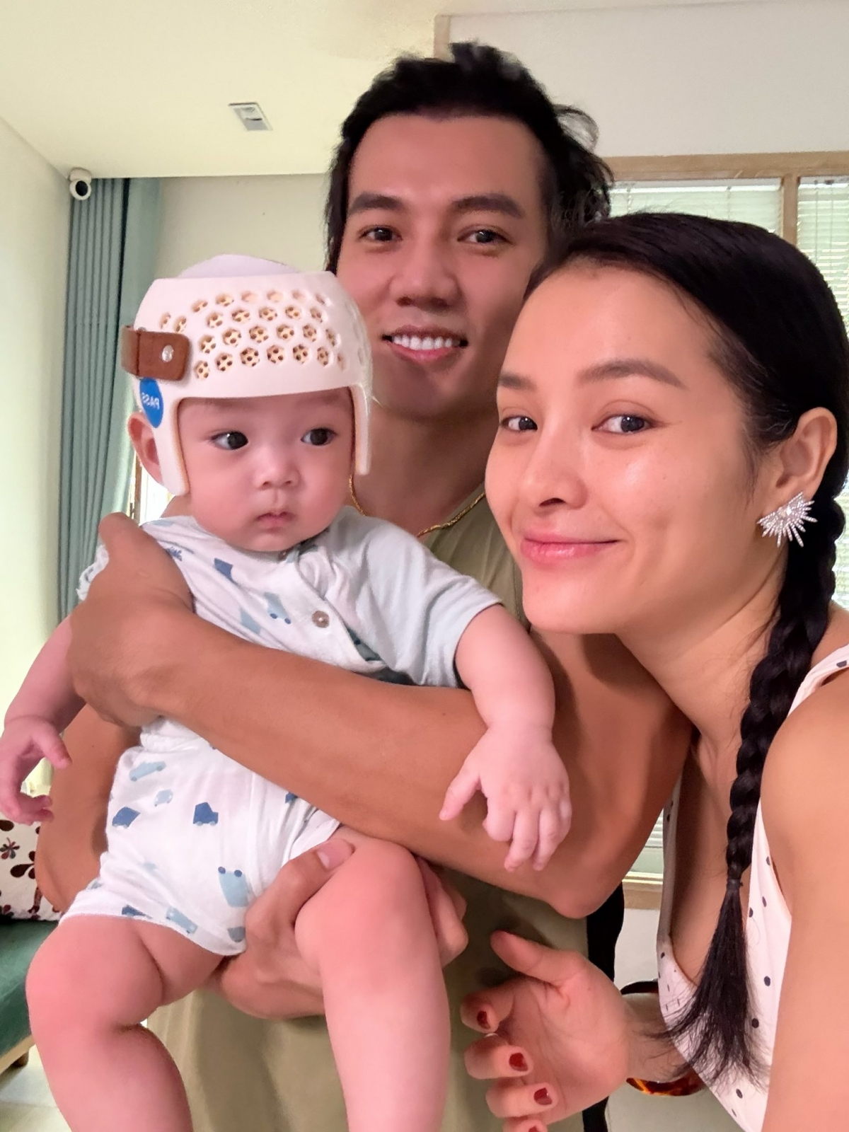 Phương Trinh Jolie chia sẻ con thứ ba – bé Loka đã tròn 7 tháng tuổi.