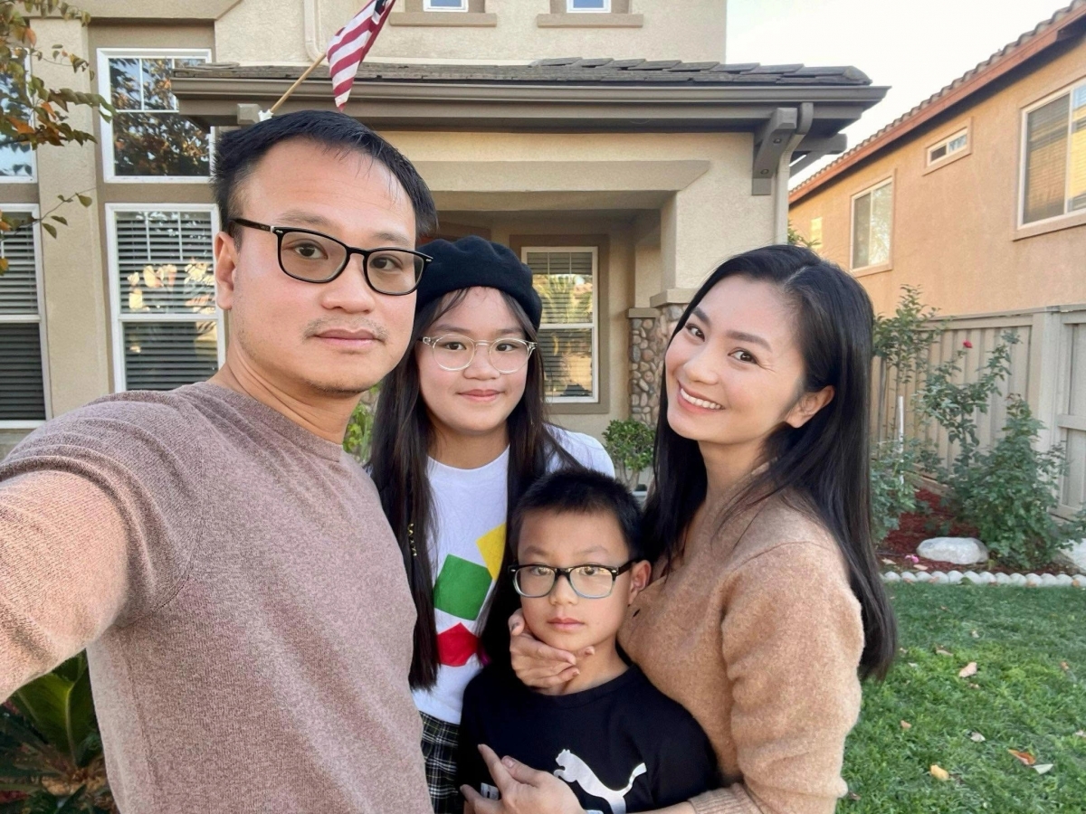 Gia đình Diệu Hương nhận quốc tịch Mỹ vào tháng 3, đánh dấu chặng đường hơn 5 năm định cư. Trước đó, cô dừng hoạt động nghệ thuật sau vai San trong phim Hoa hồng trên ngực trái, cùng chồng con sang California sinh sống từ năm 2019. Diệu Hương không tìm kiếm cơ hội trở lại ngành giải trí mà tập trung vun vén tổ ấm ở Mỹ.