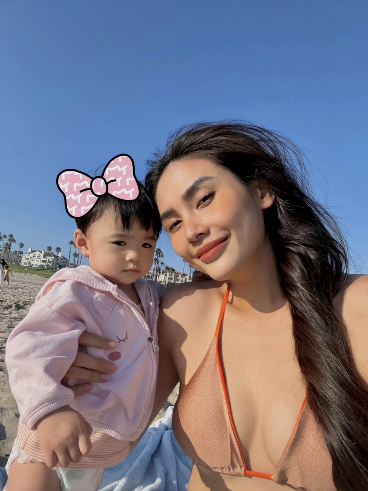 Siêu mẫu Võ Hoàng Yến và con gái tận hưởng khoảng thời gian tại Mỹ.