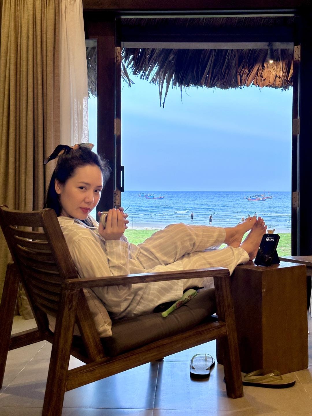 Ca sĩ Phương Linh tận hưởng khoảng thời gian thảnh thơi ở Quy Nhơn.