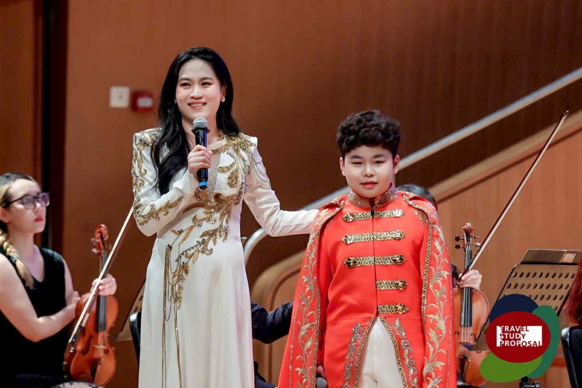 Dương Đức Hải được Ban Tổ chức lựa chọn trình diễn trong chương trình công diễn cùng Dàn nhạc Giao hưởng Thượng Hải tại Nhà Hát Shanghai Oriental.