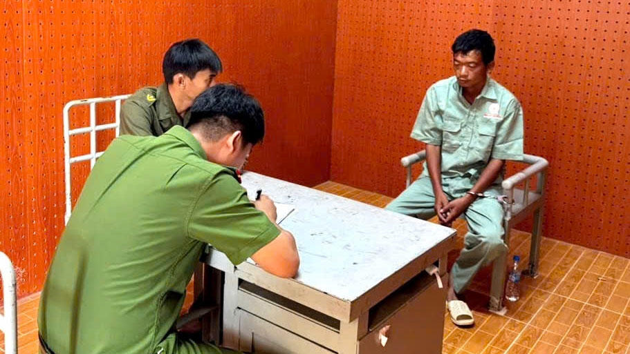 Quí đã bị công an bắt giữ sau 2 giờ lẩn trốn (ảnh: CA)