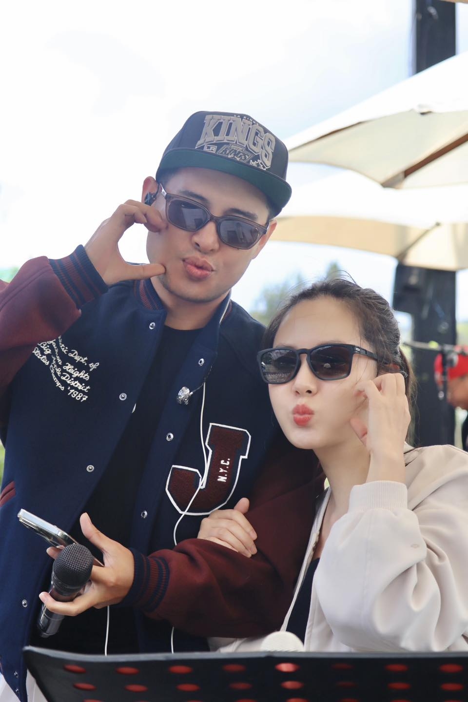 Phương Linh và Hoàng Hải kết hợp trong một buổi biểu diễn tại Đà Lạt. Nữ ca sĩ viết: “Nhanh nhanh đặt vé, chỉ còn 10 vé VIP. Chậm là còn đống vé thường”.