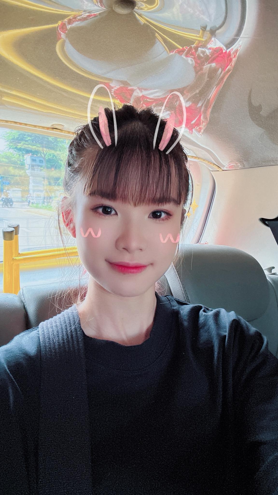 Khởi My chia sẻ cảm giác hoang mang vì chuẩn bị bước sang tuổi 40. Nữ ca sĩ cũng tiết lộ cô sinh năm 1989, tuổi Kỷ Tỵ. Cô giải thích: “Tôi sinh năm 1989, trên giấy tờ là 1990”.