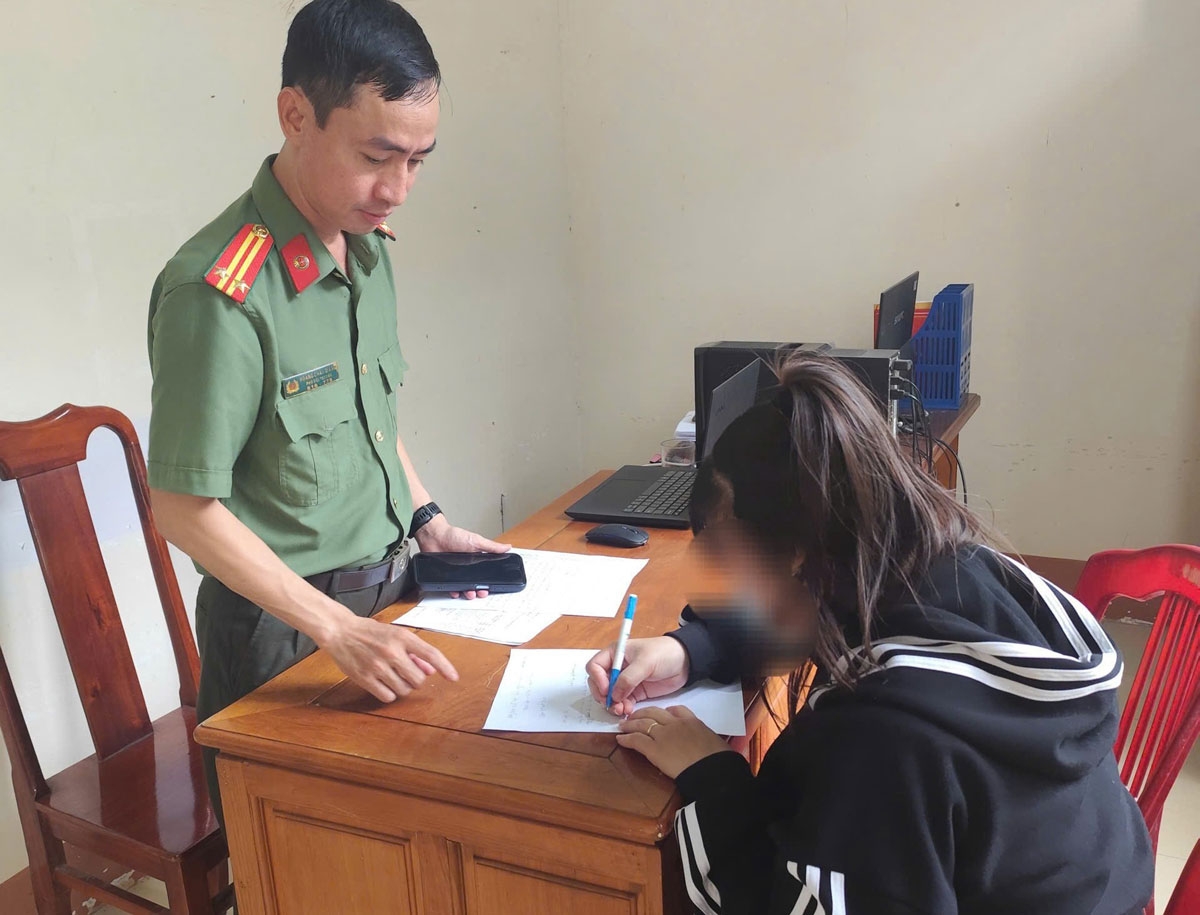 Người dân đến trình báo có nhóm đối tượng lừa đảo, bán vàng giả 