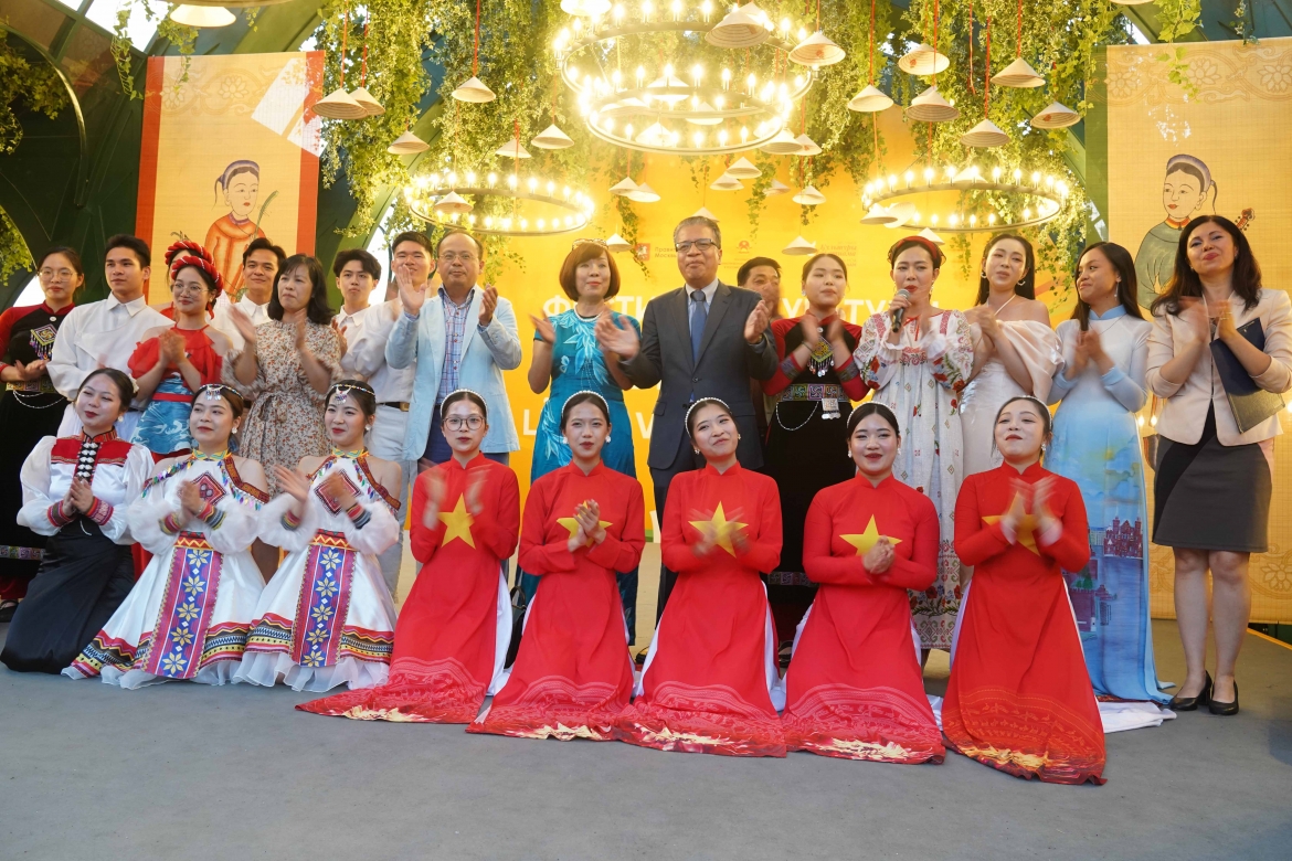 Lễ hội văn hoá Việt Nam tại Nga khép lại với bài hát "Như có Bác Hồ trong ngày vui đại thắng"