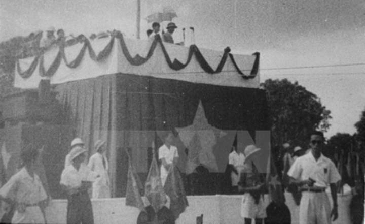Ngày 2/9/1945, tại Quảng trường Ba Đình lịch sử, Chủ tịch Hồ Chí Minh trang trọng đọc bản Tuyên ngôn Độc lập, khai sinh nước Việt Nam Dân chủ Cộng hòa. Ảnh tư liệu: TTXVN