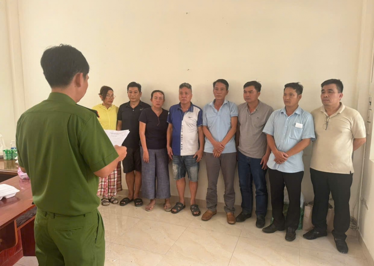 Cơ quan ra quyết định tạm giữ 8 đối tượng để điều tra