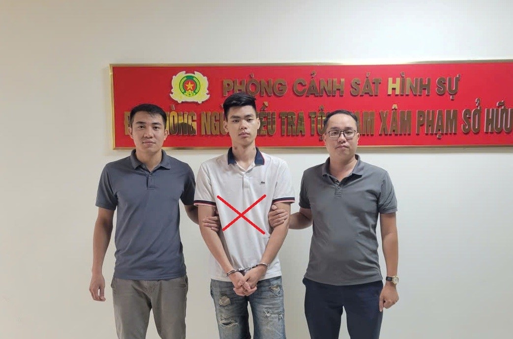 Đối tượng Nguyễn Việt Anh (x) tại cơ quan công an