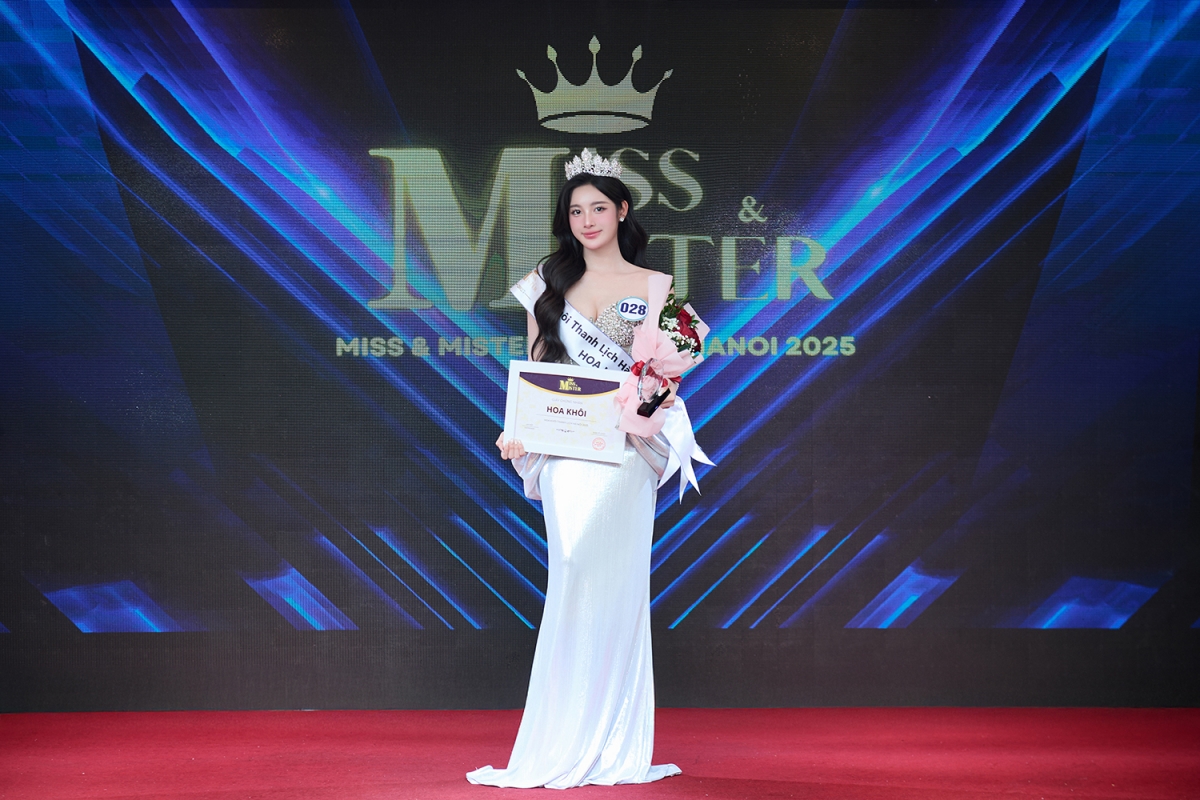 Đinh Hoài An đăng quang ngôi vị cao nhất của Hoa khôi Thanh lịch Hà Nội 2025. Ảnh: NVCC