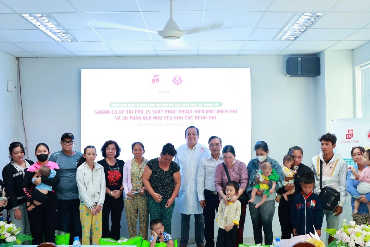 Saigon Co.op đã phối hợp cùng Bệnh viện Răng Hàm Mặt TP.HCM triển khai chương trình trách nhiệm xã hội thường niên mang tên “Nụ cười của bạn, hạnh phúc của chúng tôi”