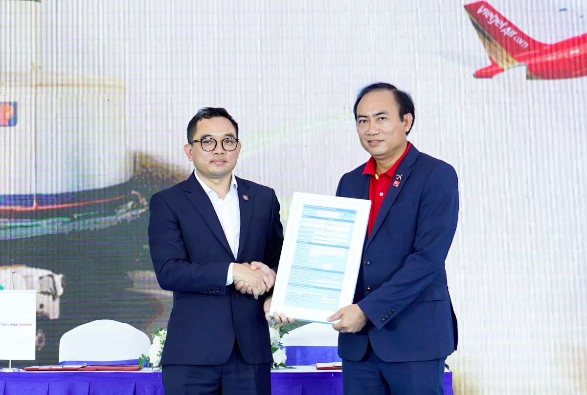 Petrolimex Aviation chuyển giao Bằng chứng Bền vững - Proof of Sustainability (PoS) theo tiêu chuẩn ISCC EU cho Vietjet