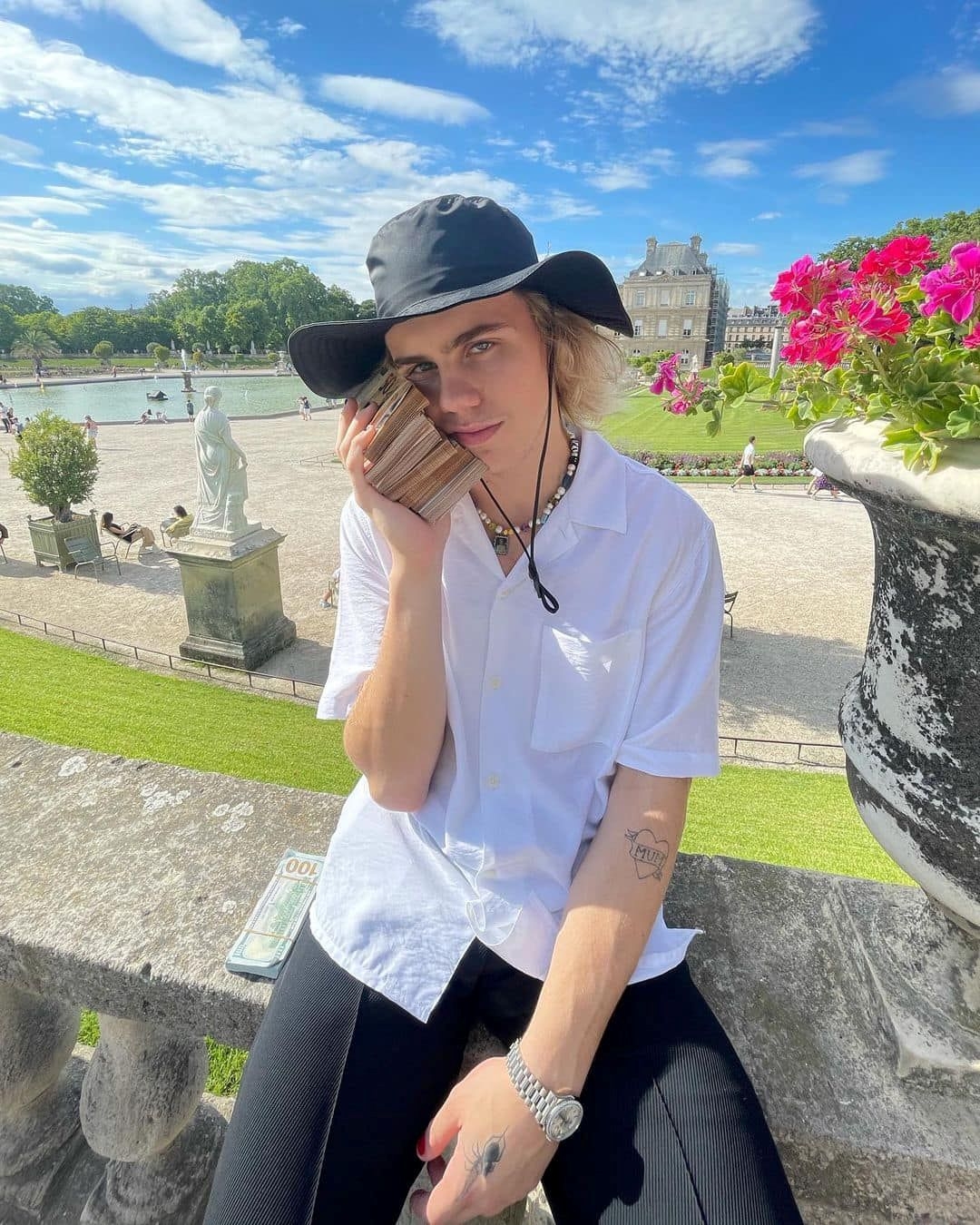 LAROI trở thành ngôi sao toàn cầu sau khi góp giọng cùng Justin Bieber  (Ảnh: FBNV)