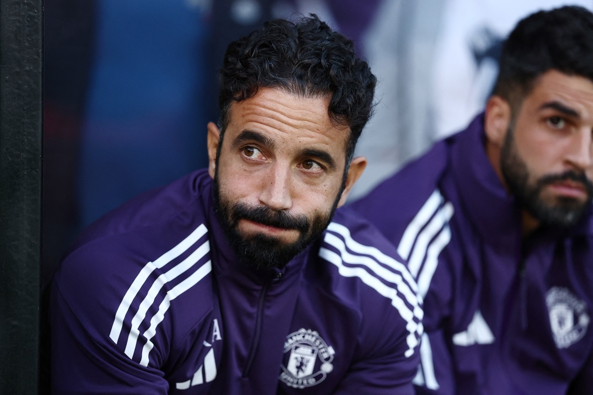 HLV Amorim xin lỗi các CĐV MU. (Ảnh: Reuters). 