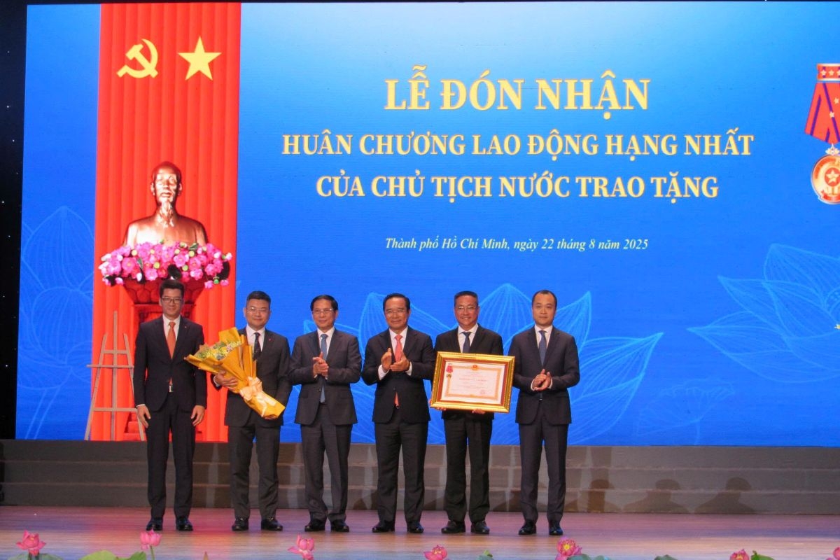 Trao tặng Huân chương Lao động hạng Nhất cho Sở Ngoại vụ TP.HCM