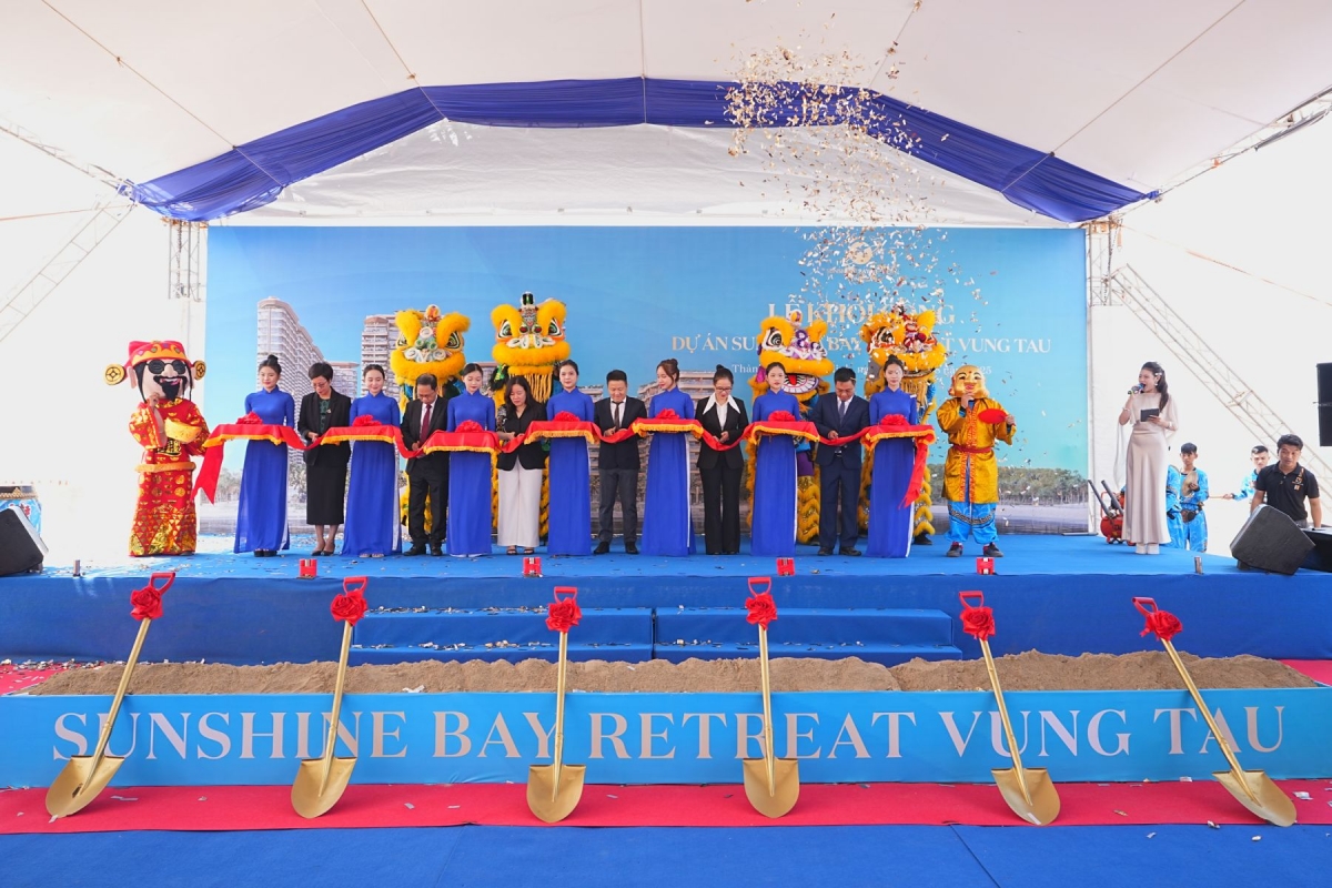 Lãnh đạo Sunshine Group và các đại biểu khách mời thực hiện nghi thức khởi công dự án Sunshine Bay Retreat Vung Tau trong sáng 19/8
