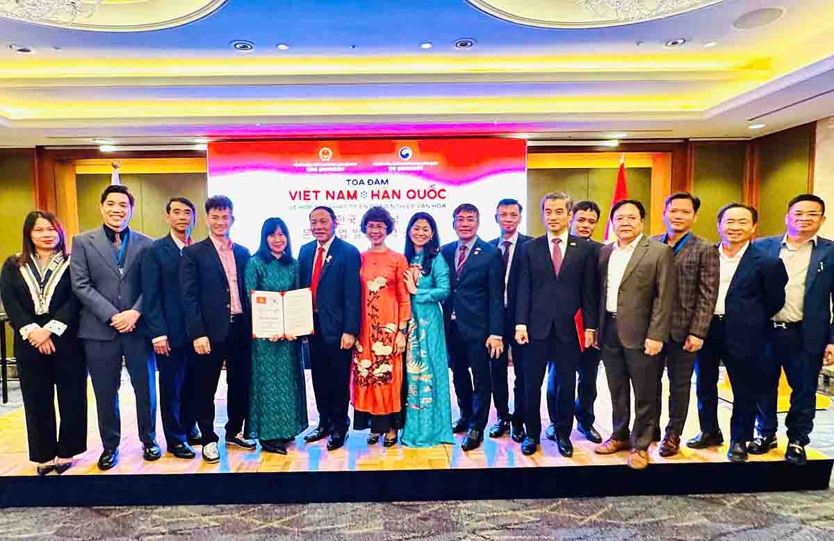 Phái đoàn Việt Nam tại “Tọa đàm Việt Nam – Hàn Quốc về hợp tác phát triển công nghiệp văn hóa”. (Ảnh: đơn vị cung cấp)