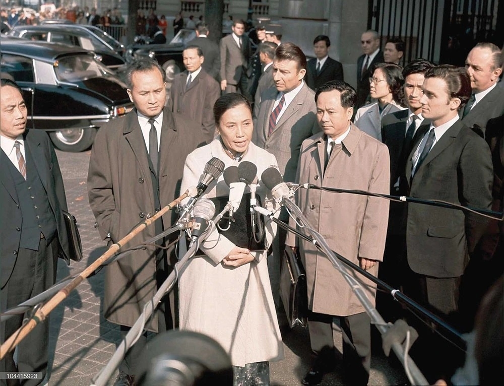 Bà Nguyễn Thị Bình, Bộ trưởng Bộ Ngoại giao của Chính phủ Cách mạng lâm thời Cộng hòa miền Nam Việt Nam trong một cuộc phỏng vấn với truyền thông nước ngoài. (Ảnh: En.baoquocte)