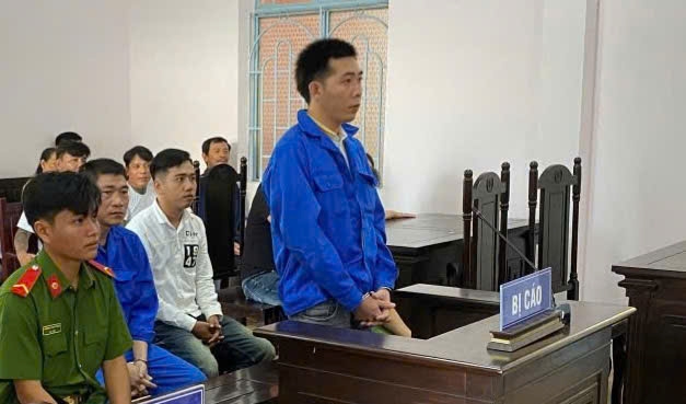 Bị cáo Nguyễn Quốc Toàn tại phiên tòa.