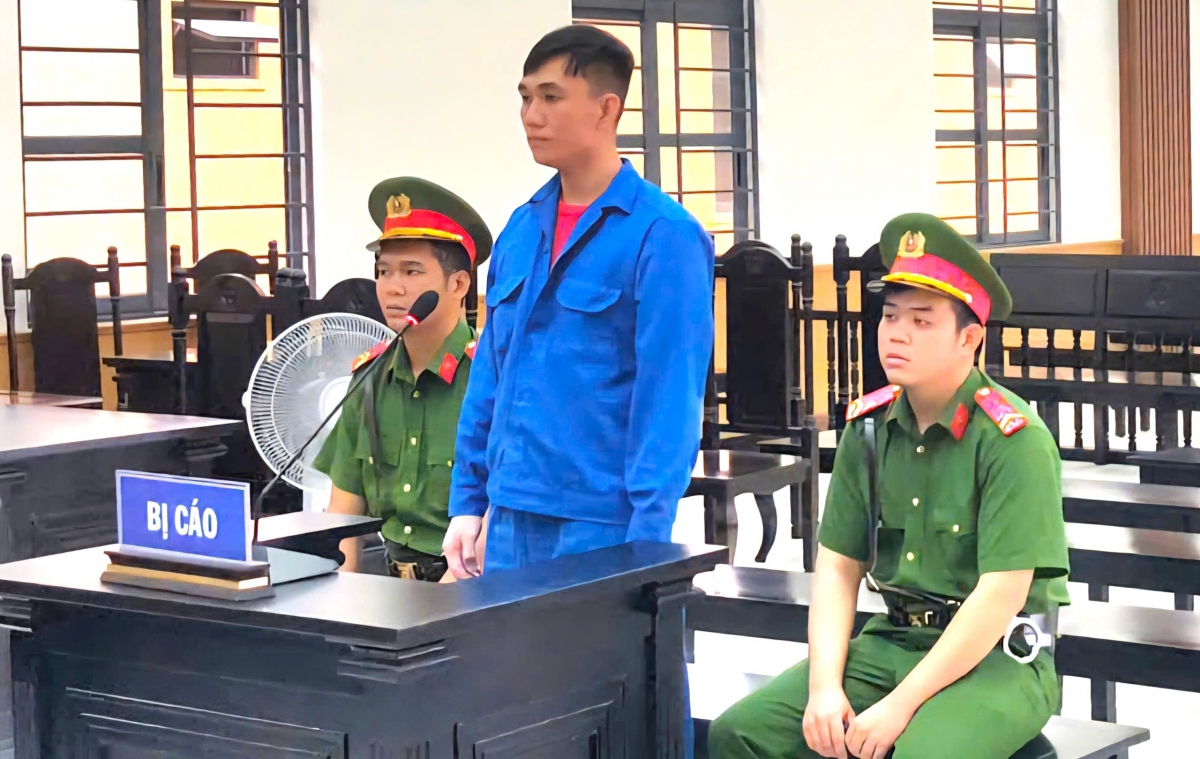 Bị cáo Phan Thế Hùng tại toà.