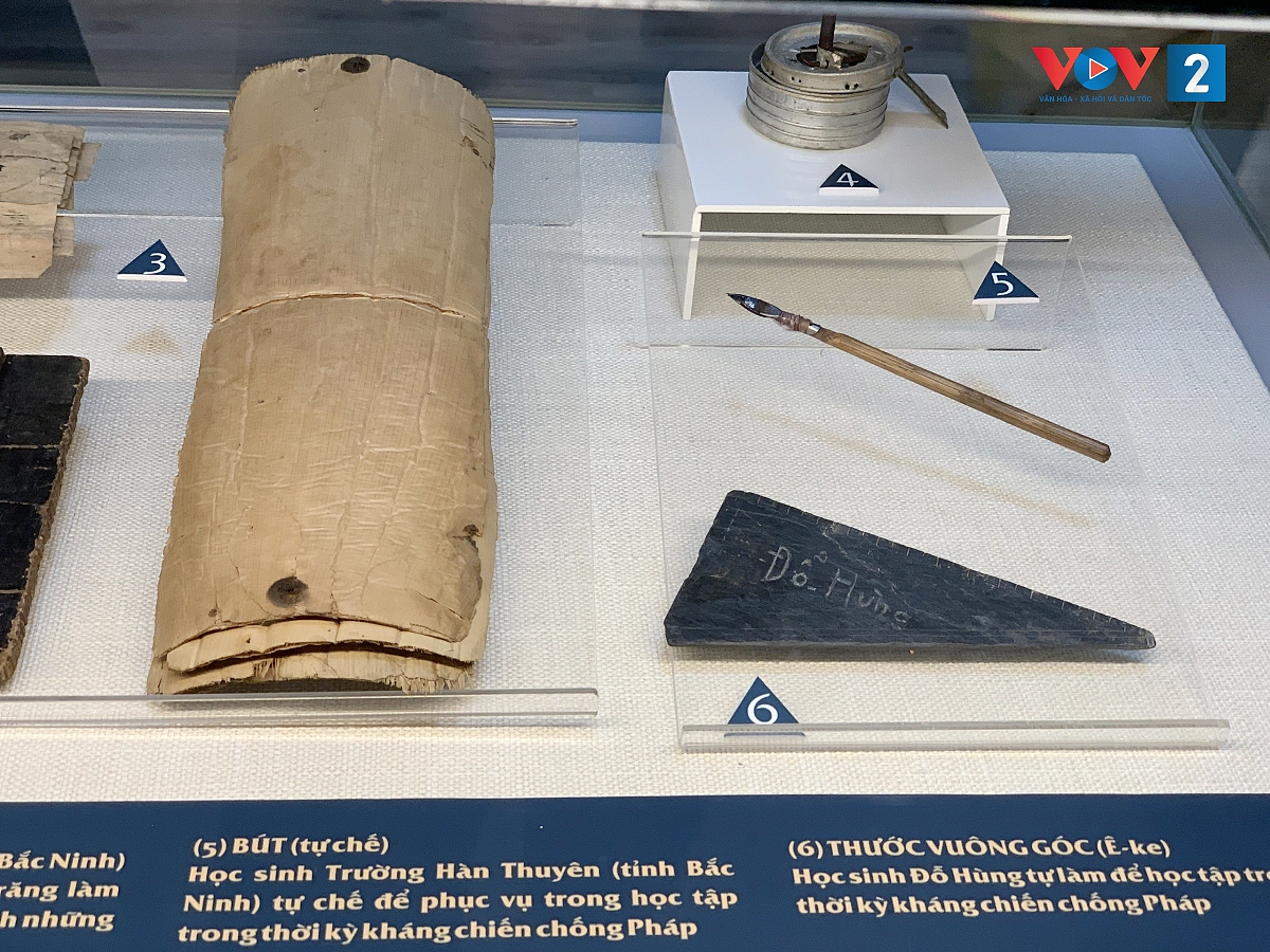 Các dụng cụ học tập tự chế trong thời kỳ kháng chiến chống Pháp.