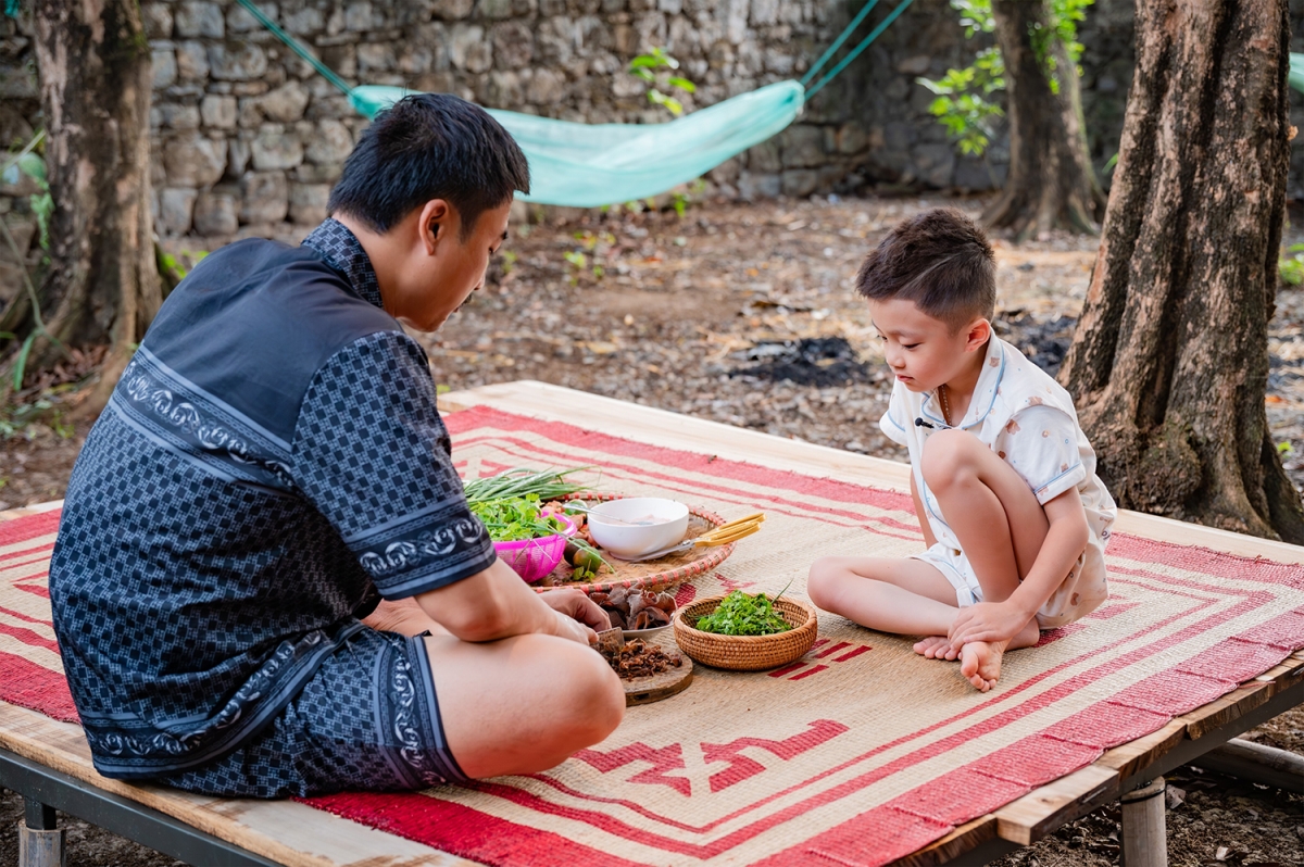 Duy Hưng và con trai
