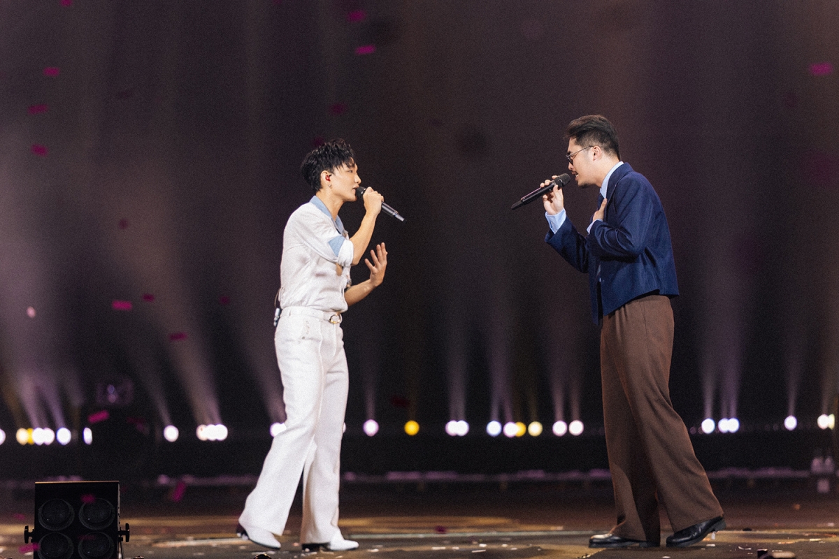 Hoàng Dũng và Vũ. có màn “đổi hit” thú vị