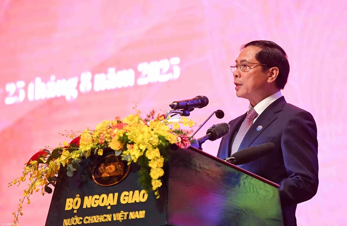 Phó Thủ tướng, Bộ trưởng Ngoại giao Bùi Thanh Sơn phát biểu tại lễ kỷ niệm. (Ảnh: Nguyễn Hồng)