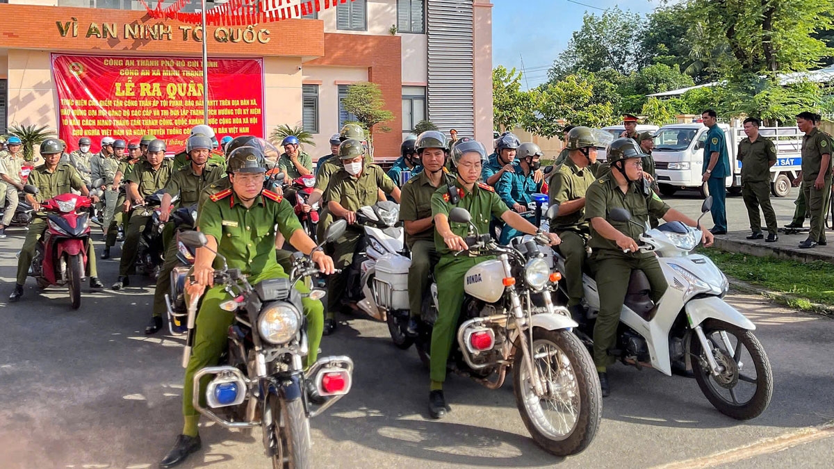 Lực lượng công an ra quân tuần tra, giám sát an ninh trên địa bàn 