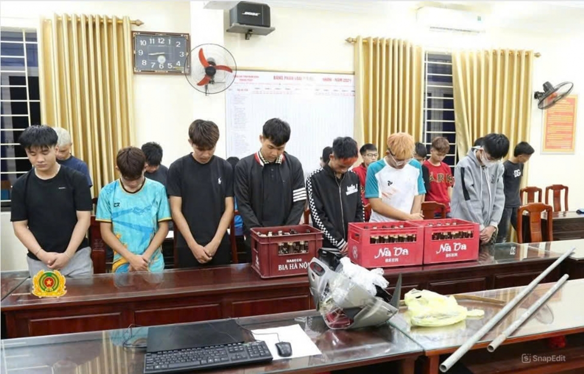 Các đối tượng và tang vật tại Cơ quan Công an