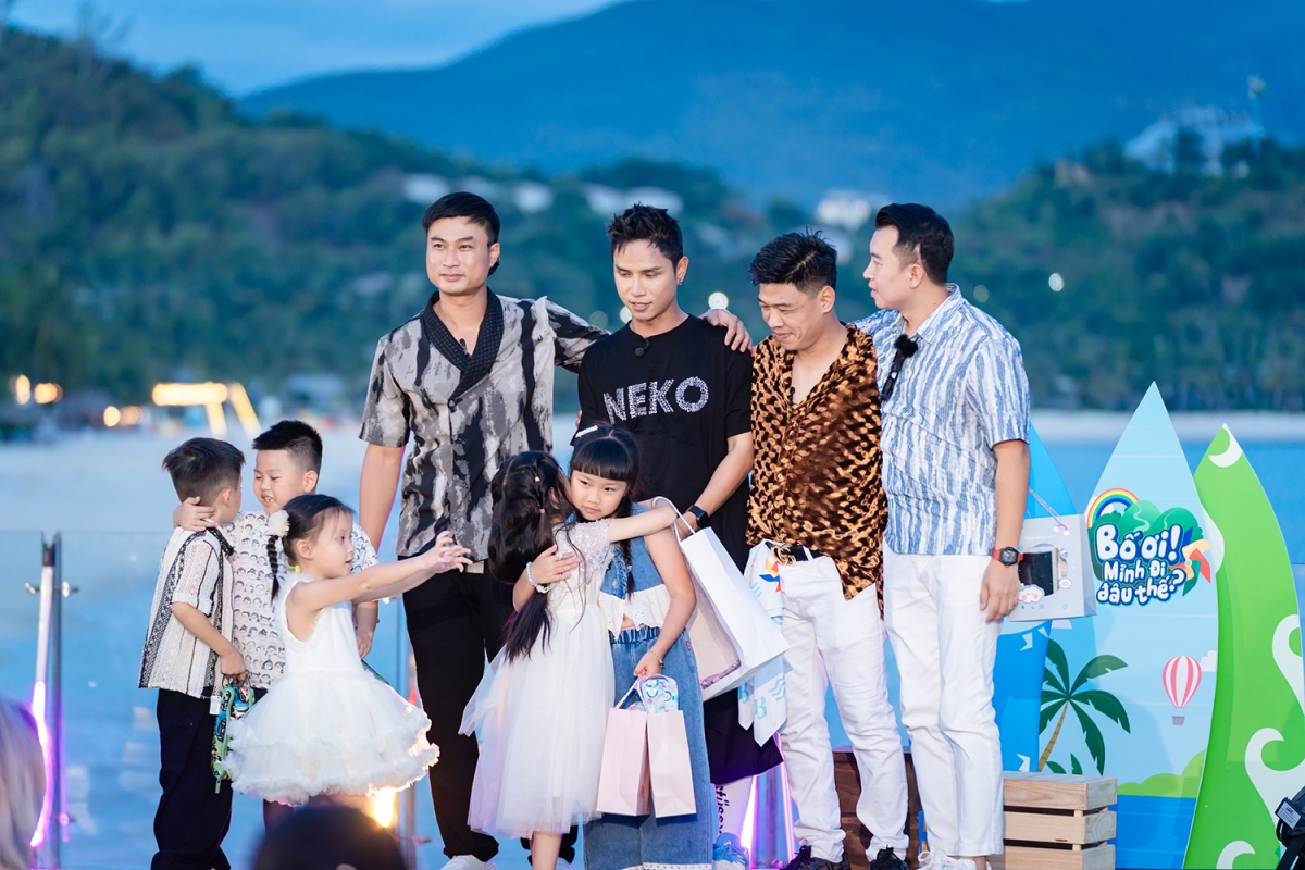 Các ông bố và con đã có dịp nhìn lại chặng đường đã qua, chia sẻ những điều bất ngờ và mới mẻ mà họ khám phá được về nhau.