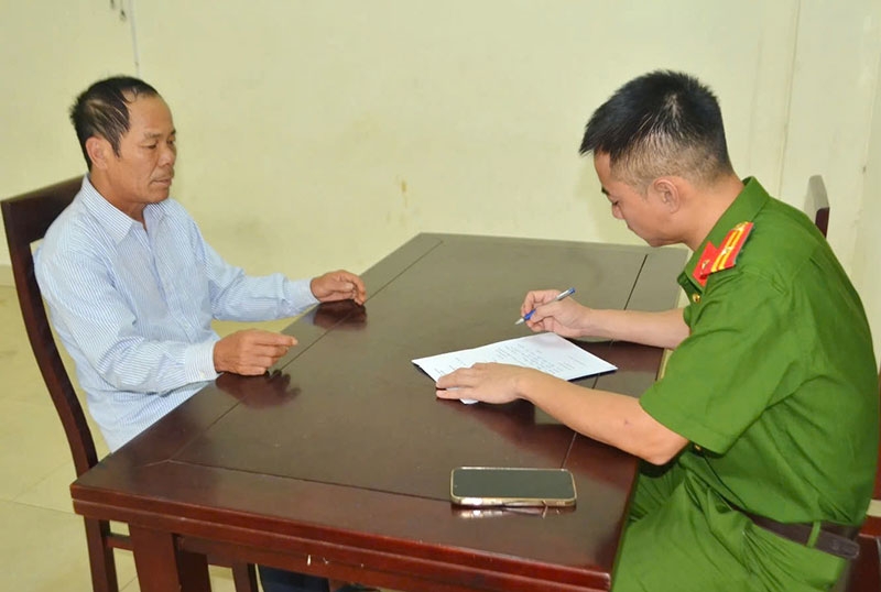 Cơ quan Công an lấy lời khai đối tượng Lương Văn Dương