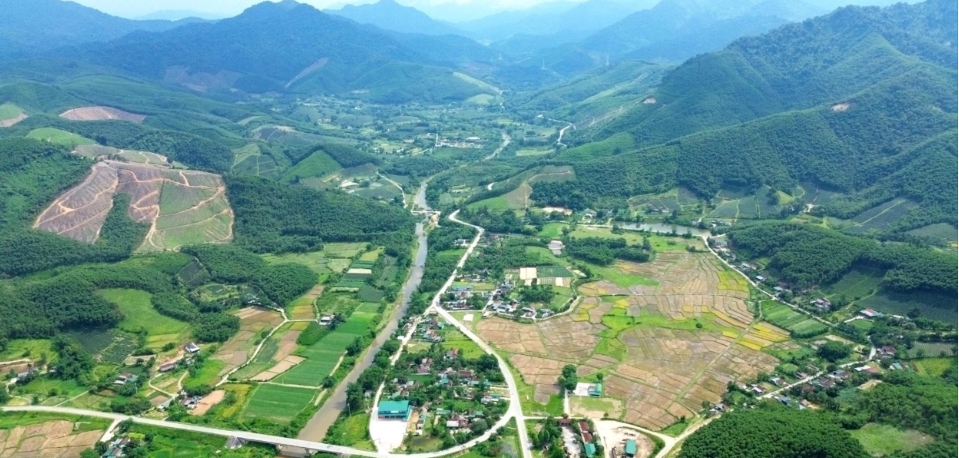  Tuyến cao tốc này sẽ có một nút giao với đường Hồ Chí Minh ở khu vực ngã ba Thanh Thủy, huyện Thanh Chương cũ, Nghệ An. Ảnh: Tiến Đông