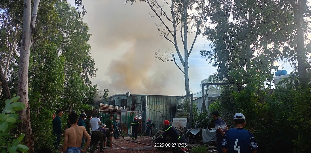 Xưởng cơ khí rộng khoảng 100 m2 nằm cuối hẻm, đường vào nhỏ